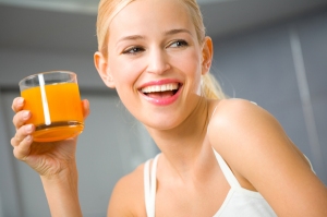 woman-drinking-juice